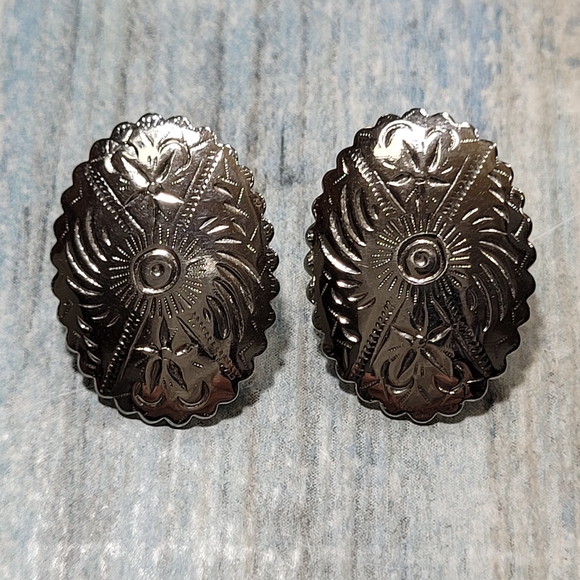 Concho Stud Earrings. - Picture 7 of 8